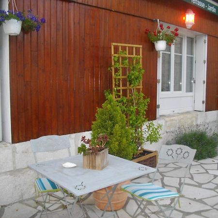 Le Parisien Hotel Сент Екстериор снимка