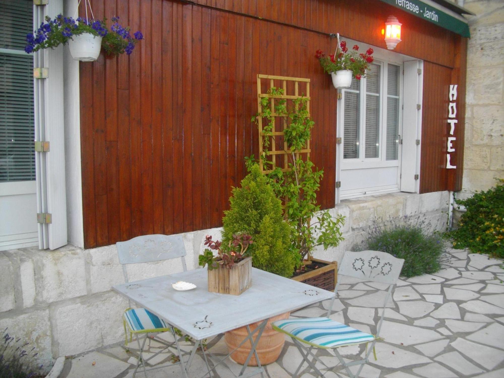 Le Parisien Hotel Сент Екстериор снимка